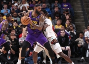 莫兰特复出首战，76人状态火爆，爆发新星成为焦点！的简单介绍