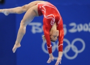 詹姆斯在DWG比赛中险胜，反败为胜引发热议！热度持续攀升