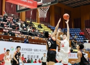 湖北队在比赛中拼尽全力战胜对手